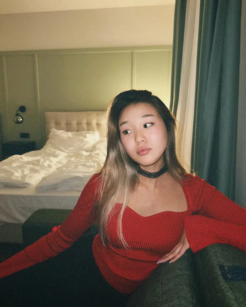 Ainur escort in Hong Kong