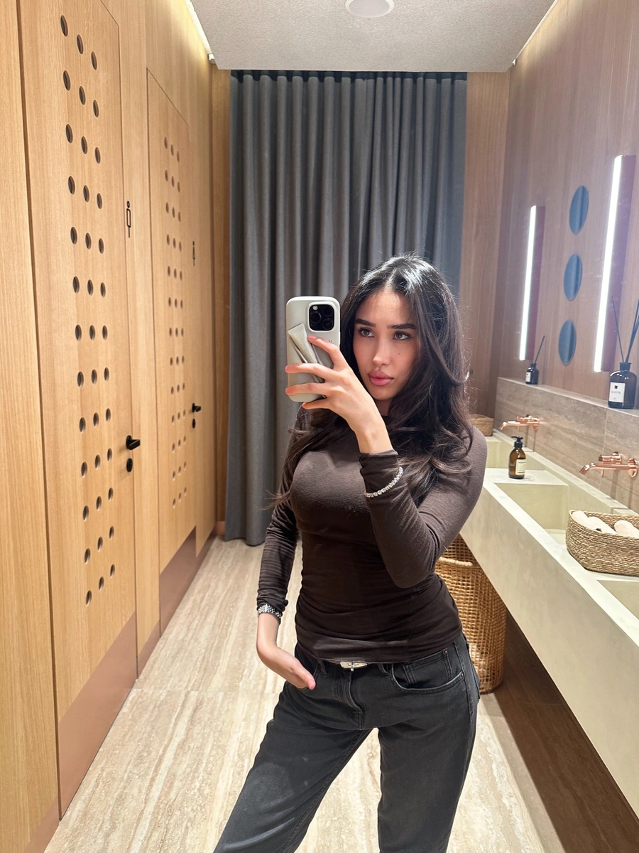 Aknur escort in Hong Kong