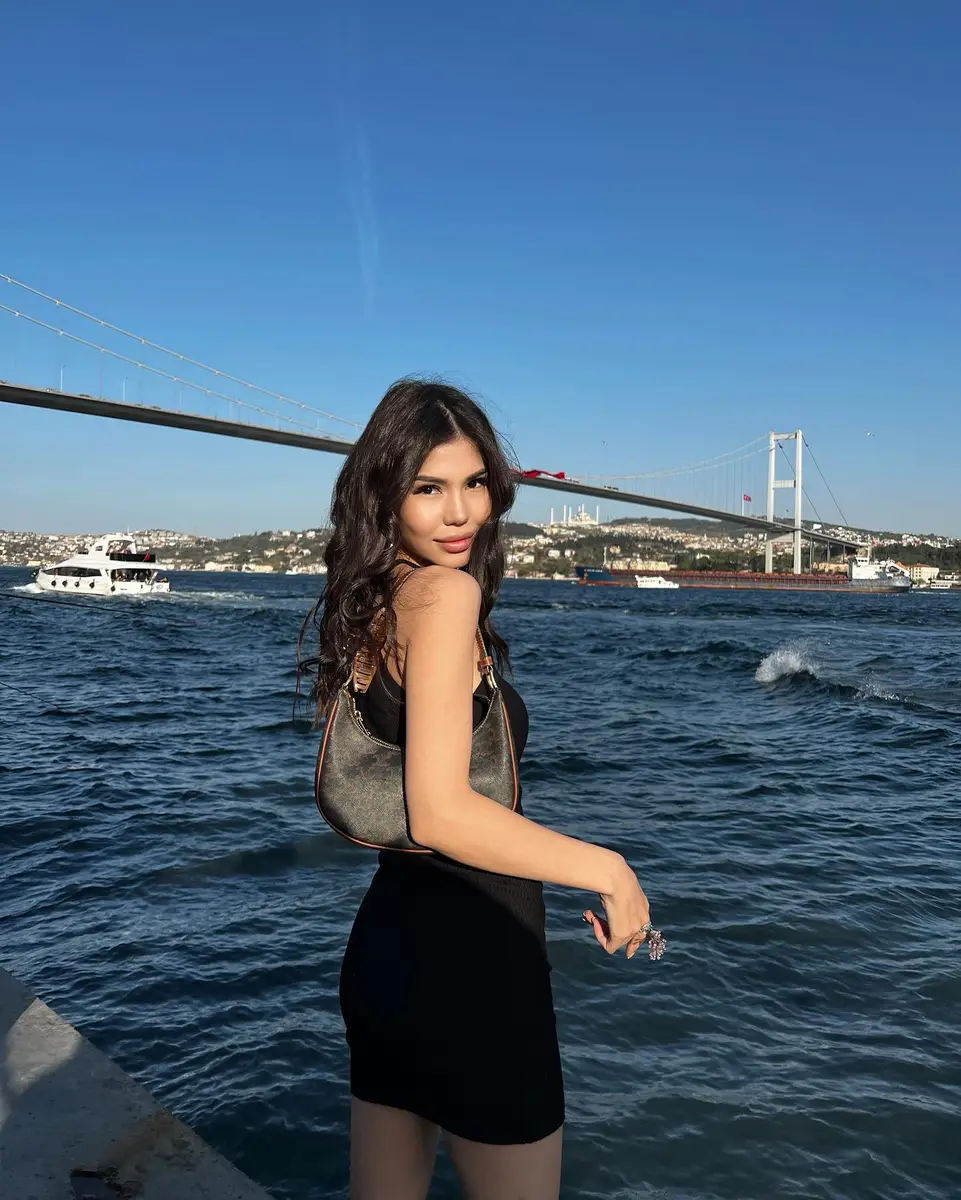Bibigul escort in Hong Kong
