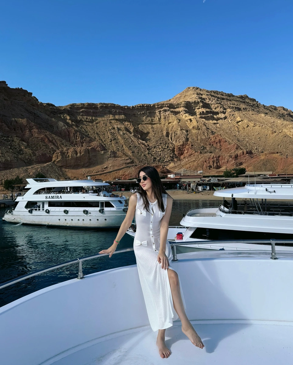 Damira escort in Hong Kong