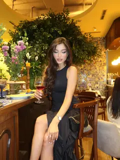 Fariza escort in Hong Kong