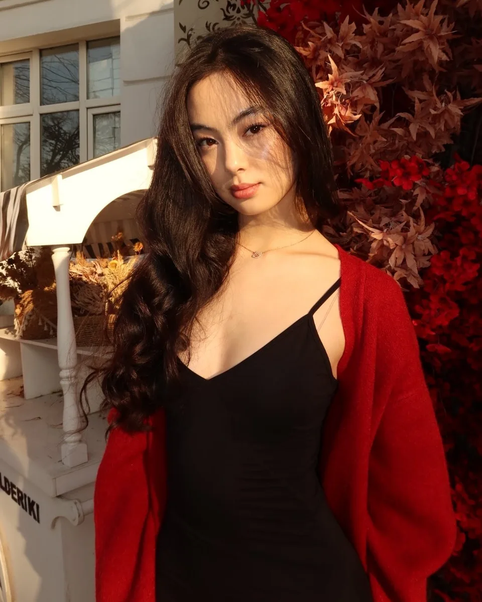 Gulmira escort in Hong Kong