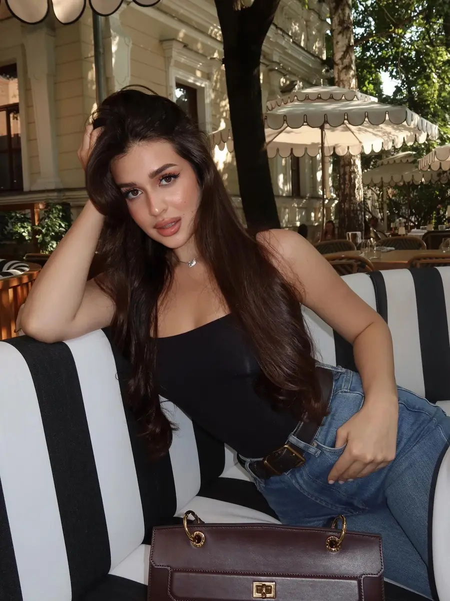 Gulnar escort in Hong Kong