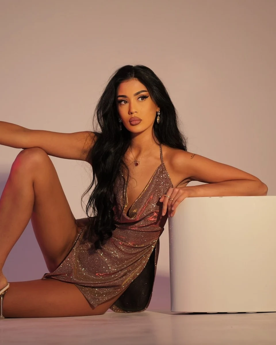Loren escort in Hong Kong