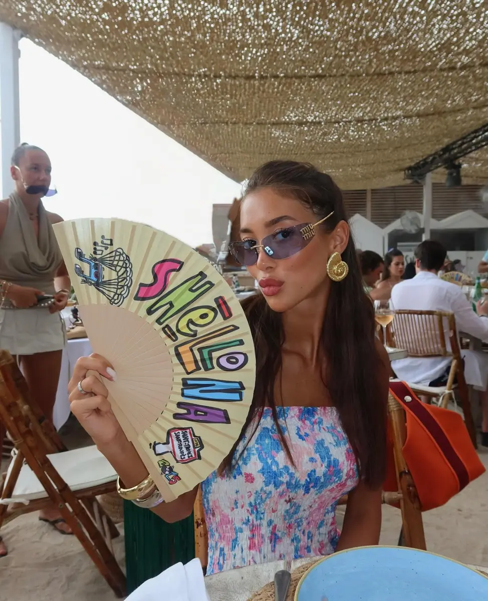 Nursulu escort in Hong Kong