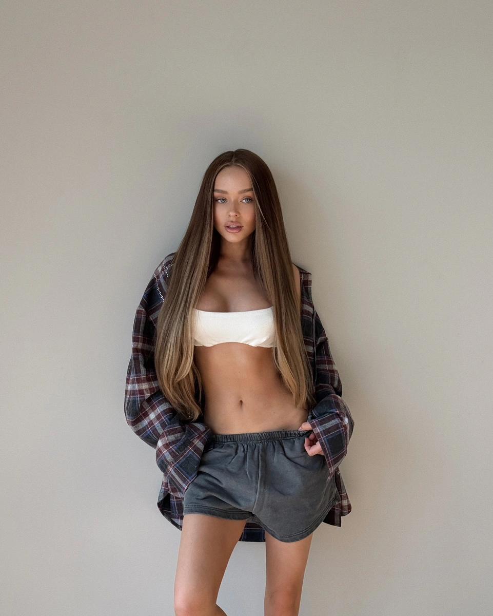 Polina escort in Hong Kong