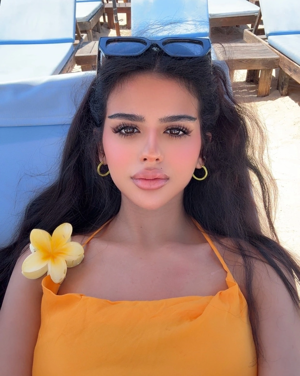 Rosalinda escort in Hong Kong