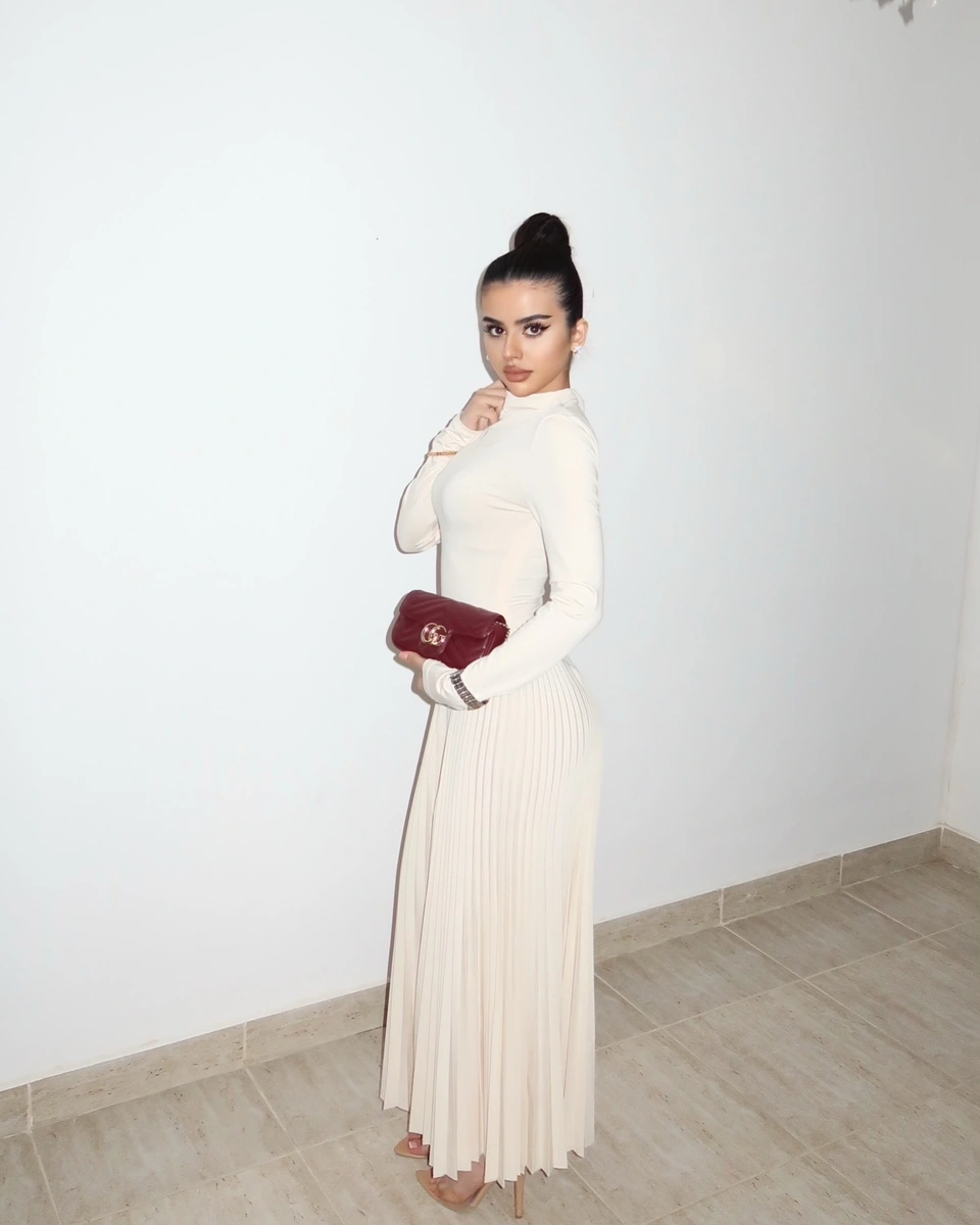 Rosalinda escort in Hong Kong