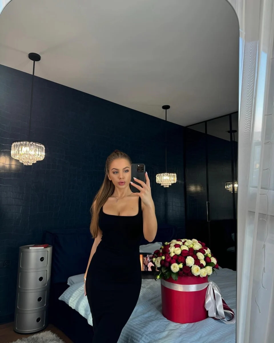 Scarlett escort in Hong Kong