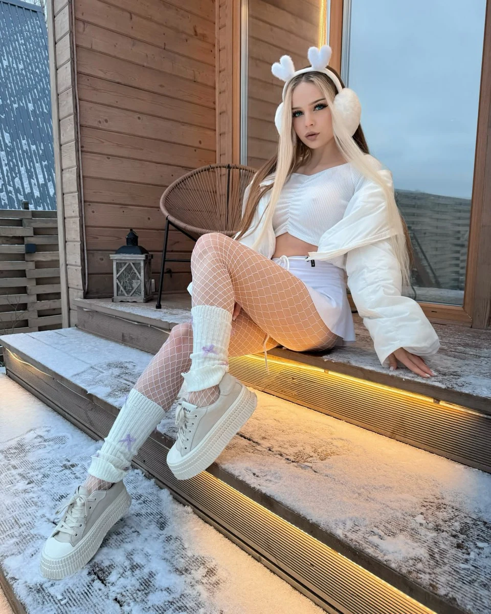 Selene escort in Hong Kong