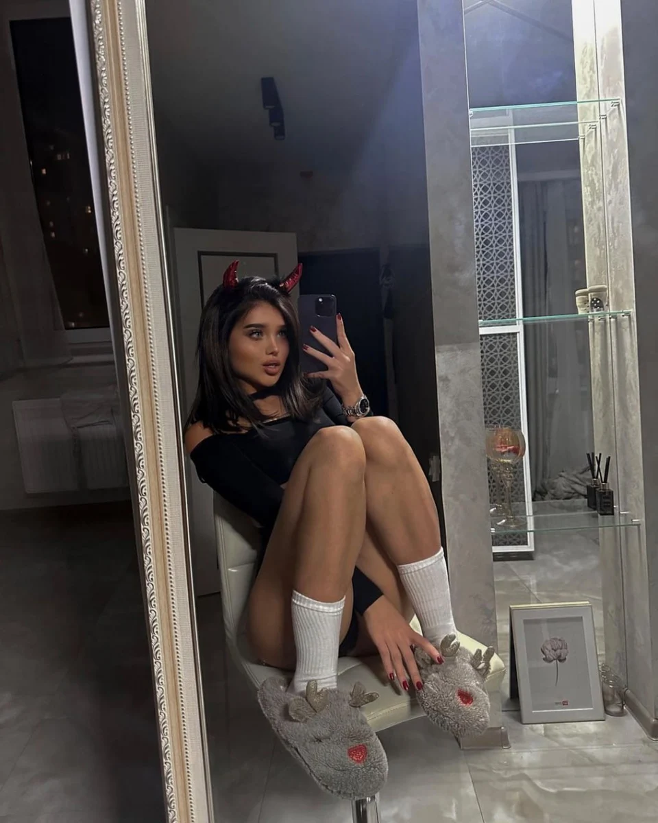 Selina escort in Hong Kong