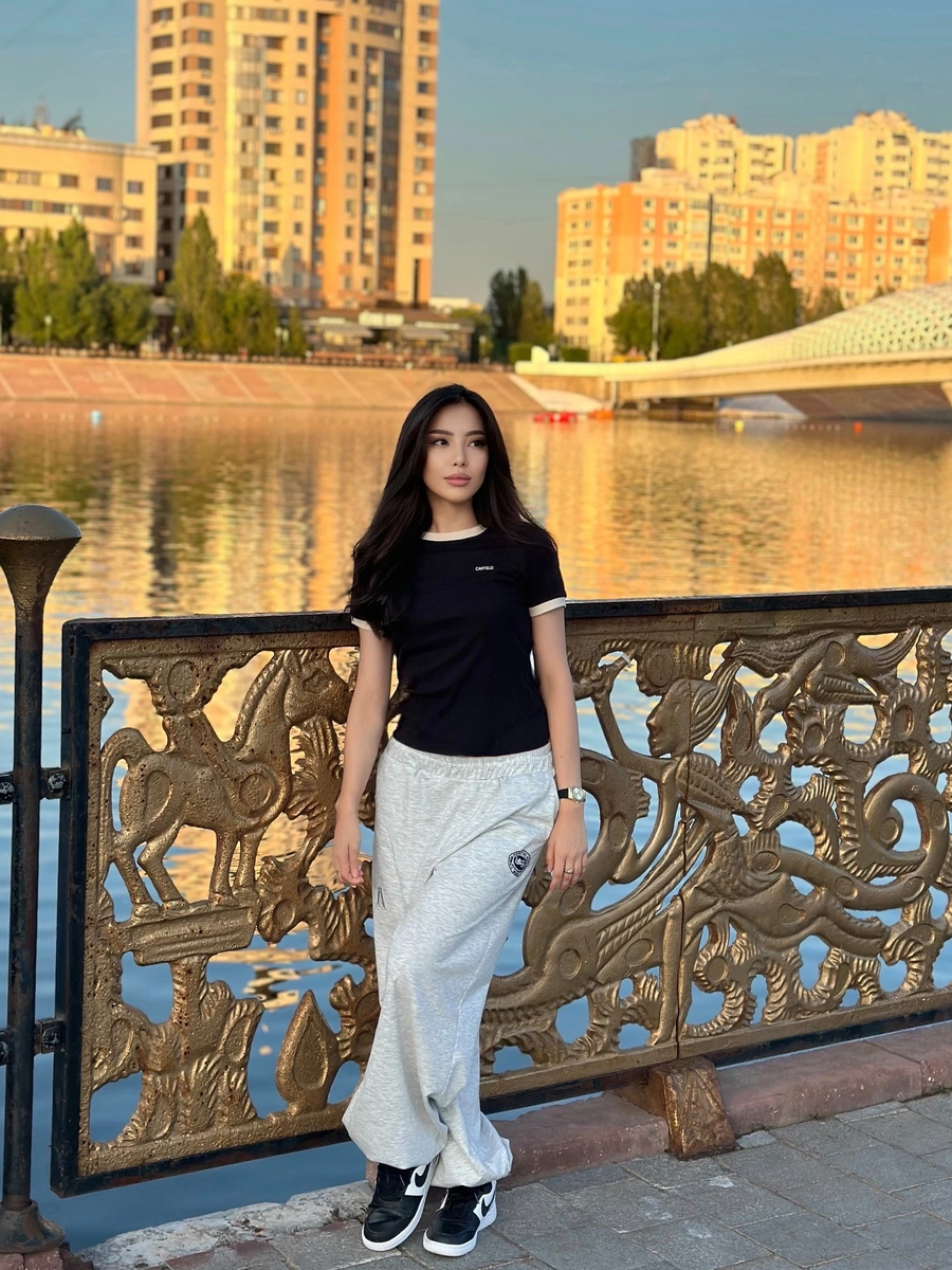 Sholpan escort in Hong Kong