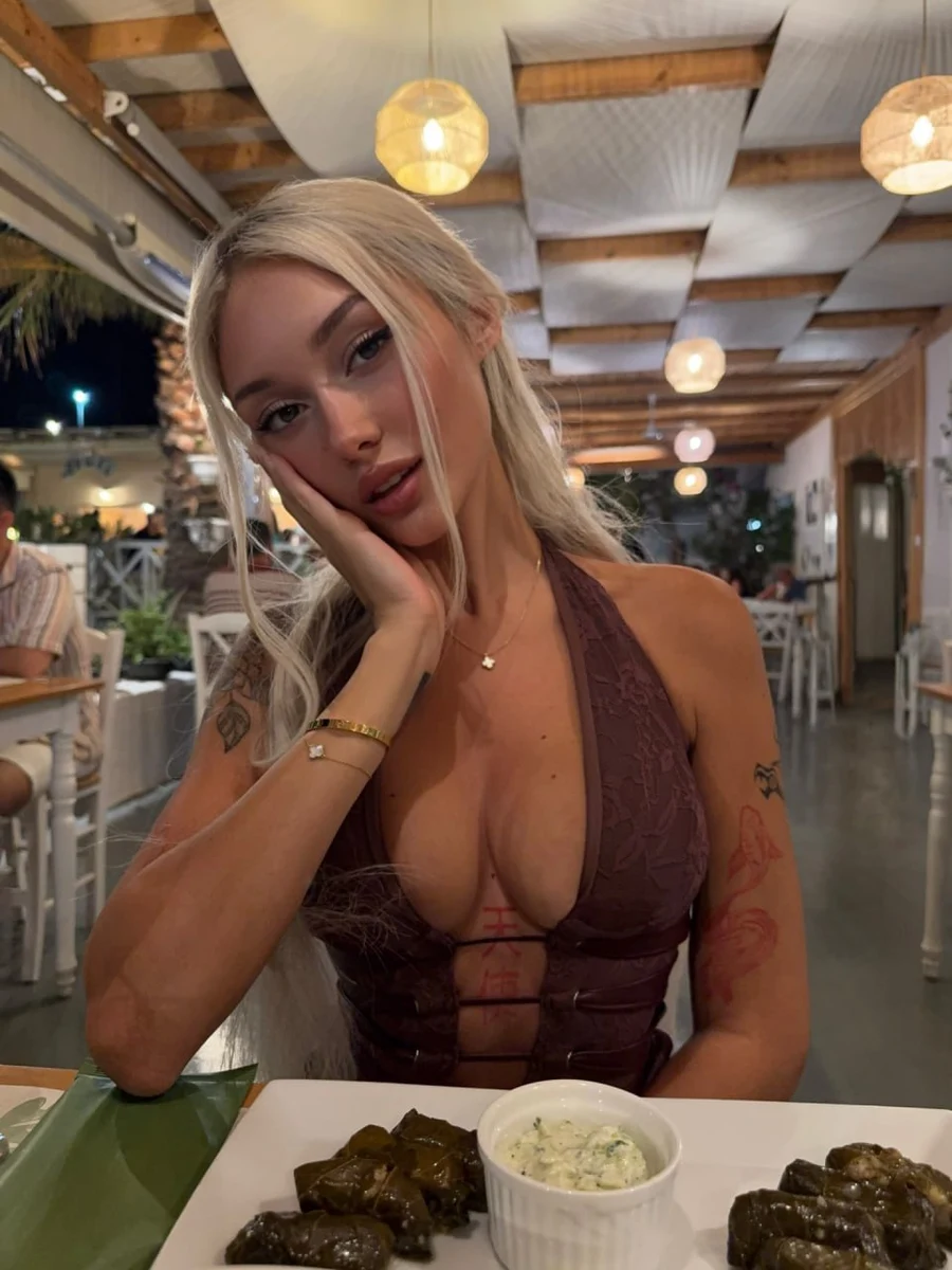 Sophia escort in Hong Kong