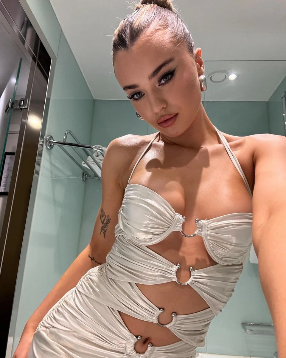Valentina escort in Hong Kong