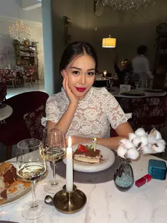 Zarina escort in Hong Kong