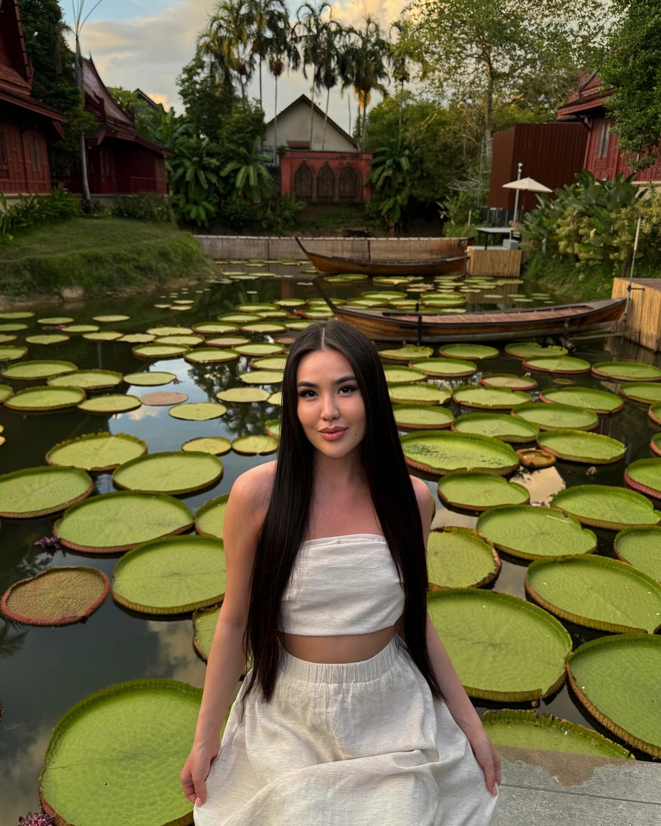 Zhanna escort in Hong Kong